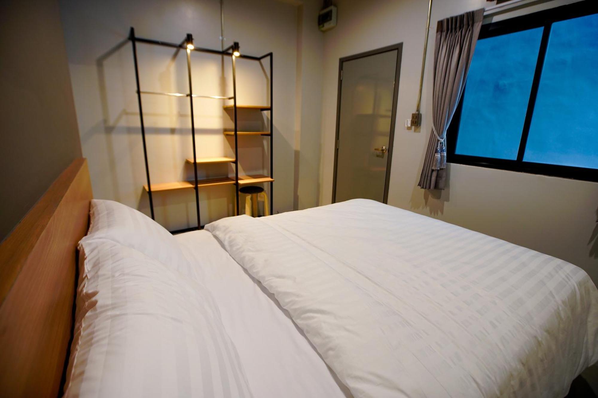 Bed Garden 26 Hostel Bangkok Bagian luar foto